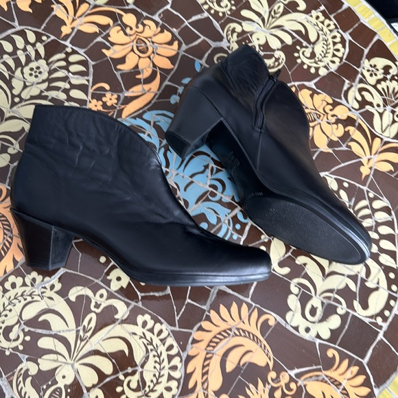 MUNROE BLACK LEATHER ANKLE BOOT Sz: 9M - Picture 4 of 7